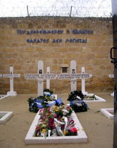 Φυλακισμένα Μνήματα